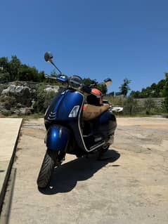 Vespa GTS 300 (2022) like new 0