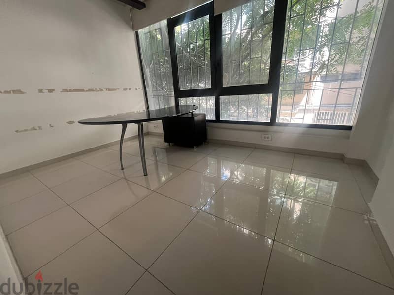 Office for rent in Badaro مكتب للايجار في بدارو 2