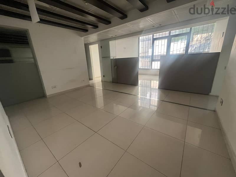 Office for rent in Badaro مكتب للايجار في بدارو 3