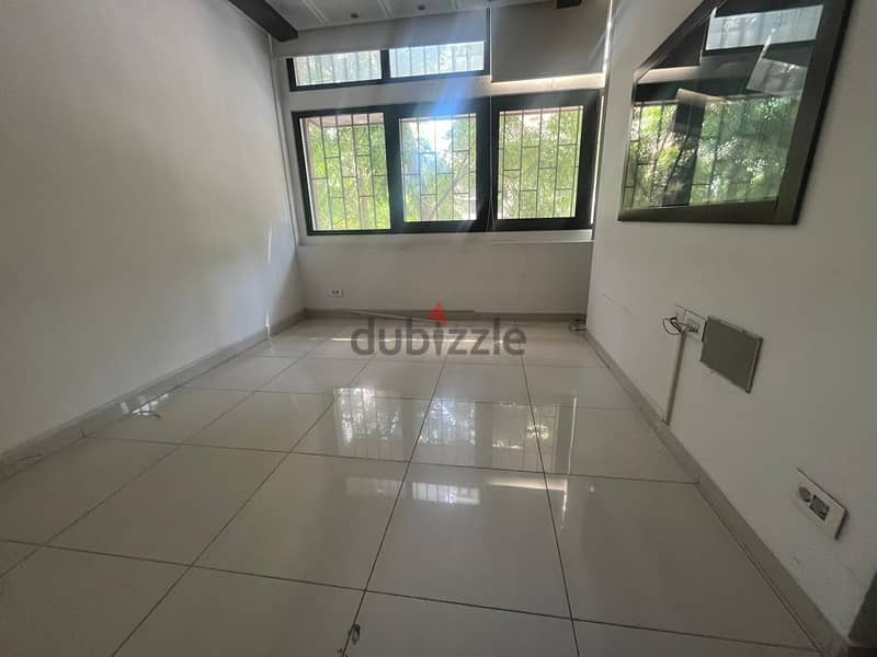 Office for rent in Badaro مكتب للايجار في بدارو 4