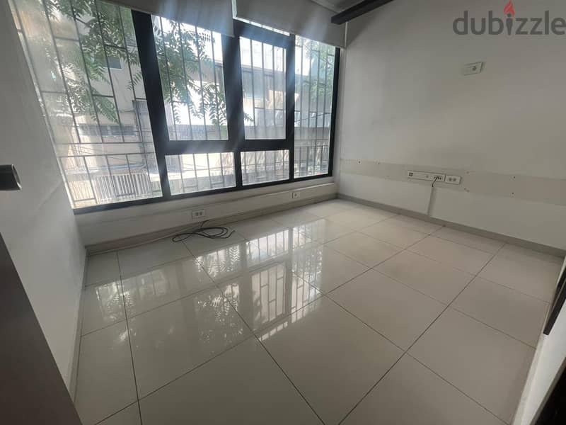 Office for rent in Badaro مكتب للايجار في بدارو 5