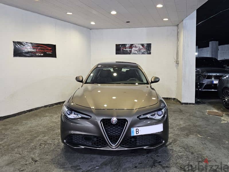 2017 Alfa Romeo Giulia Grey/Black Company Source & Maintenance Tgf ! 0