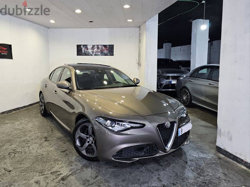 2017 Alfa Romeo Giulia Grey/Black Company Source & Maintenance Tgf ! 1