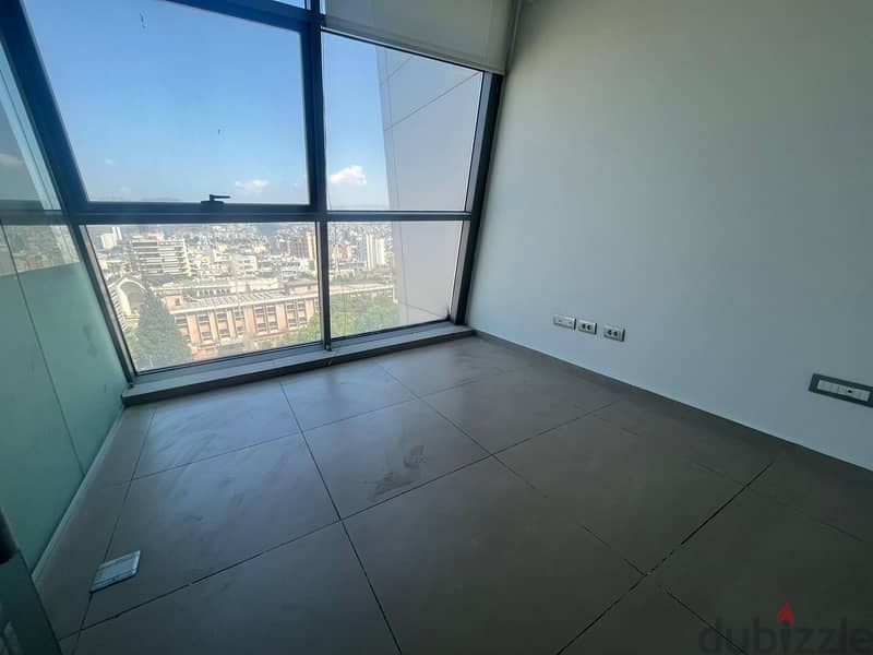 Office for rent in Badaro مكتب للايجار في بدارو 6