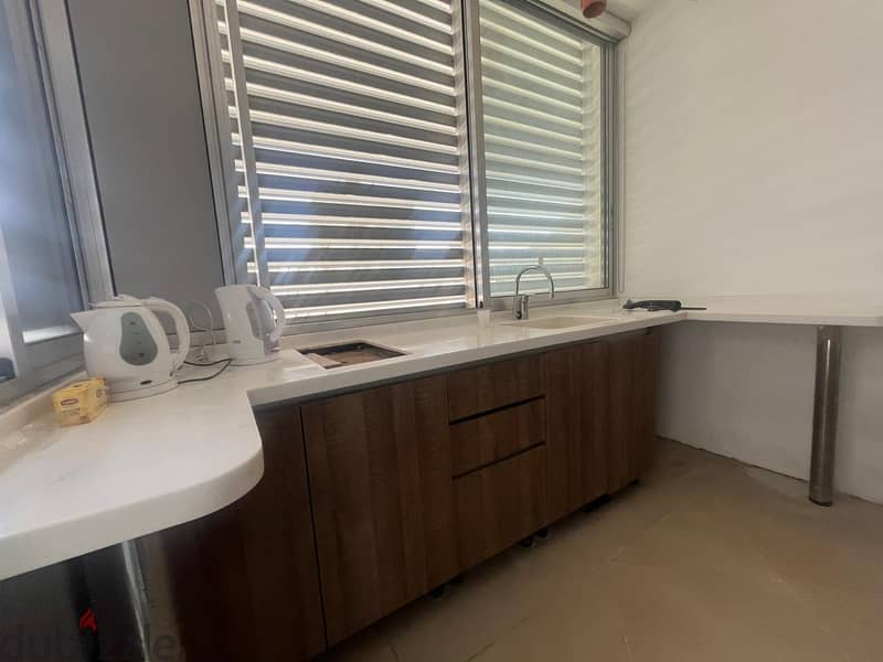 Office for rent in Badaro مكتب للايجار في بدارو 16