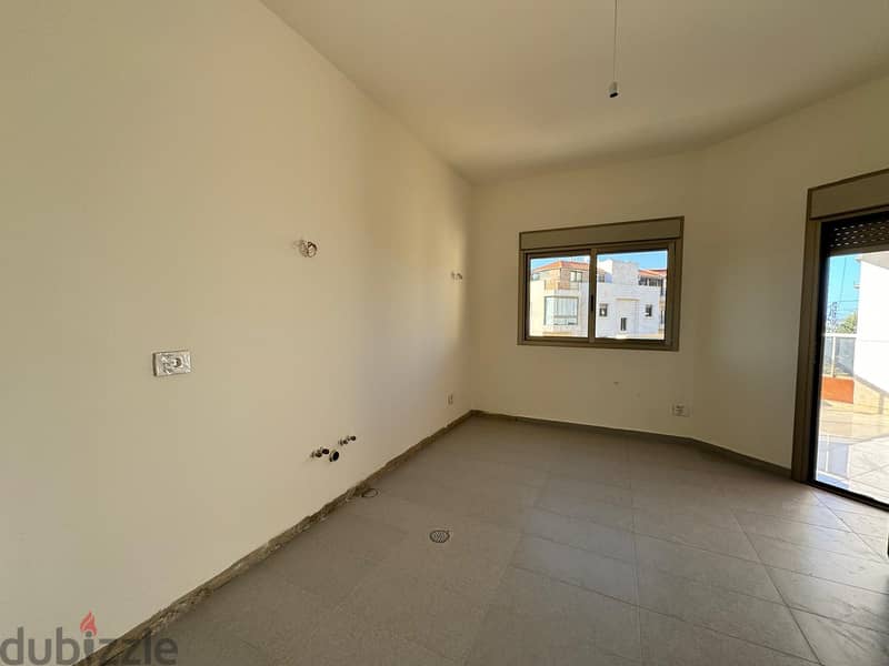 3 bedroom Apartment in Halat with Seaview 11