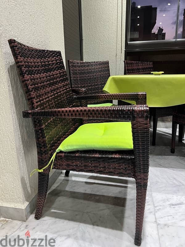 Table and Chairs / طاولة و كراسي 1