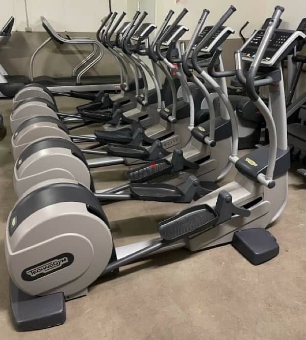 elliptical technogym high quality for gym and home like new 0