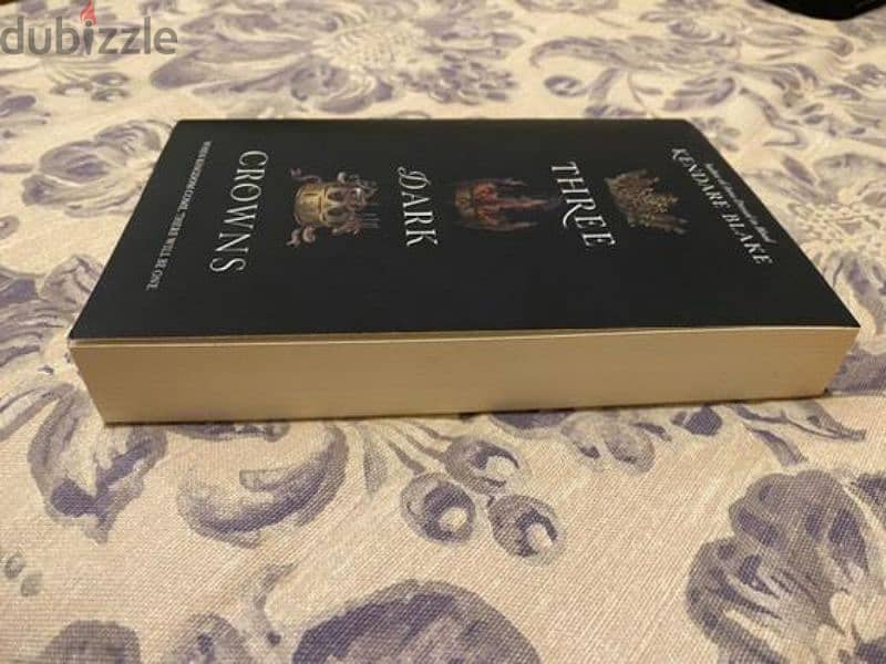 Three Dark Crowns - Kendare Blake, excellent condition 2