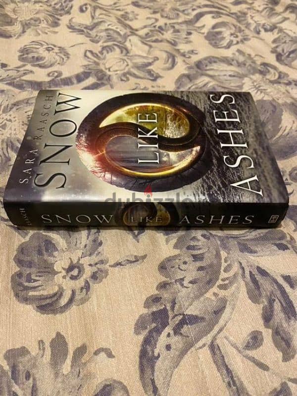 Snow Like Ashes - Sara Raasch, hardcover fantasy 1