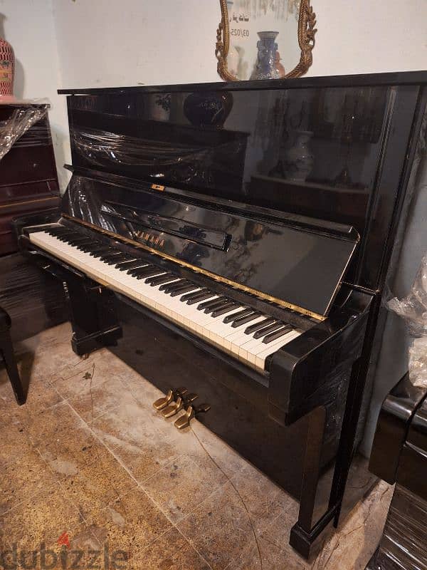 piano Yamaha U2 like new made in Japan tuning warranty 0