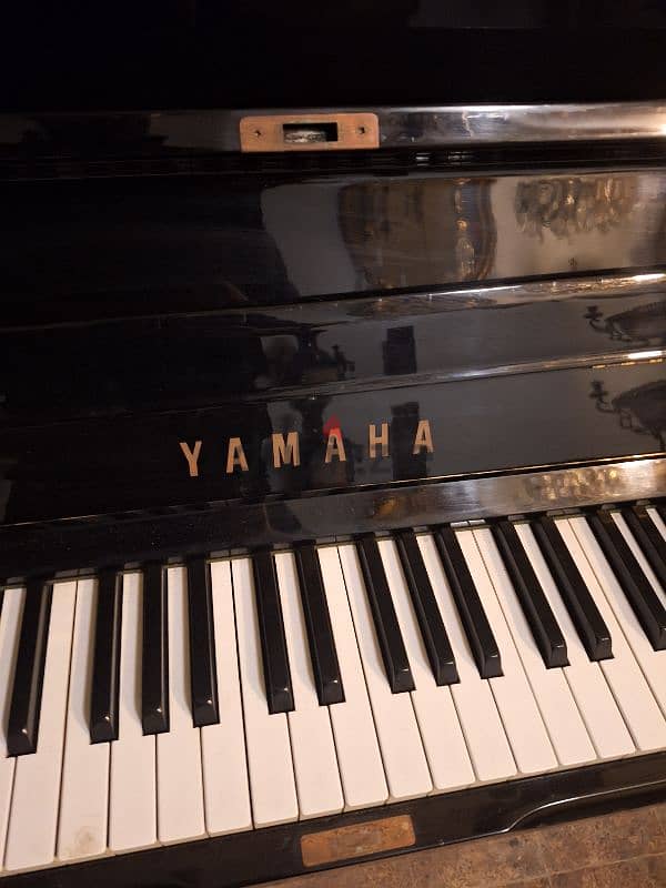 piano Yamaha U2 like new made in Japan tuning warranty 1