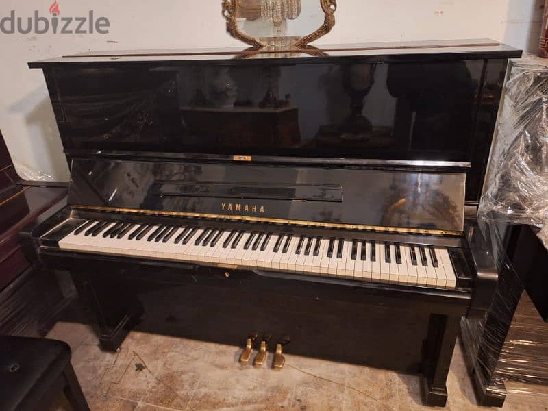 piano Yamaha U2 like new made in Japan tuning warranty 3