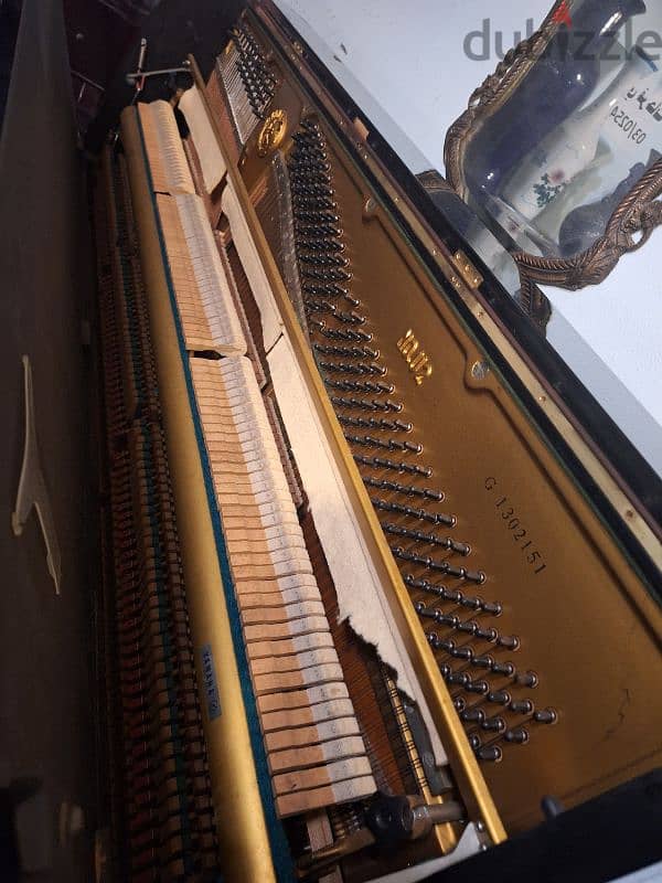 piano Yamaha U2 like new made in Japan tuning warranty 4