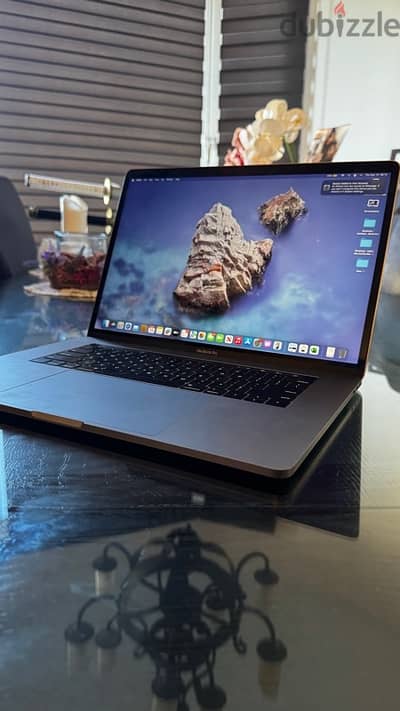 Macbook Pro 15” 32GB i9 1 Terra