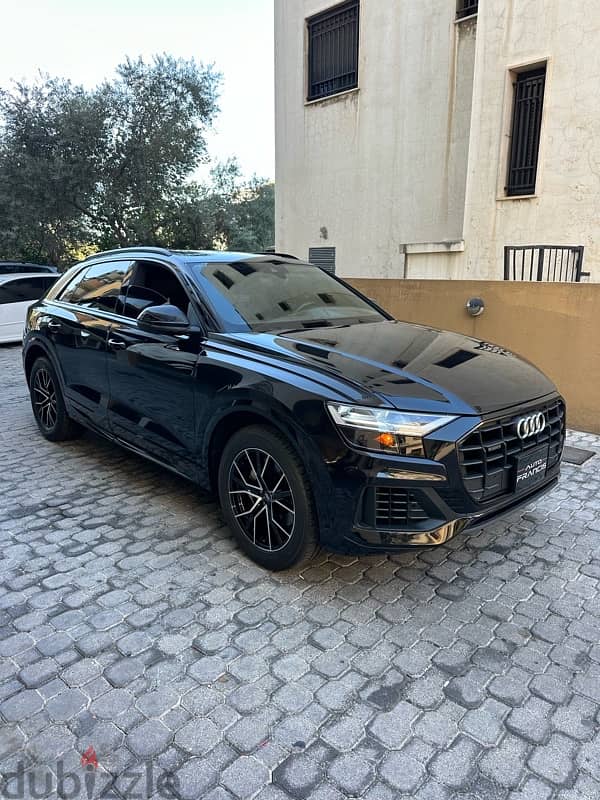 Audi Q8 Quattro Premium Plus 2019 black on black (clean carfax) 2