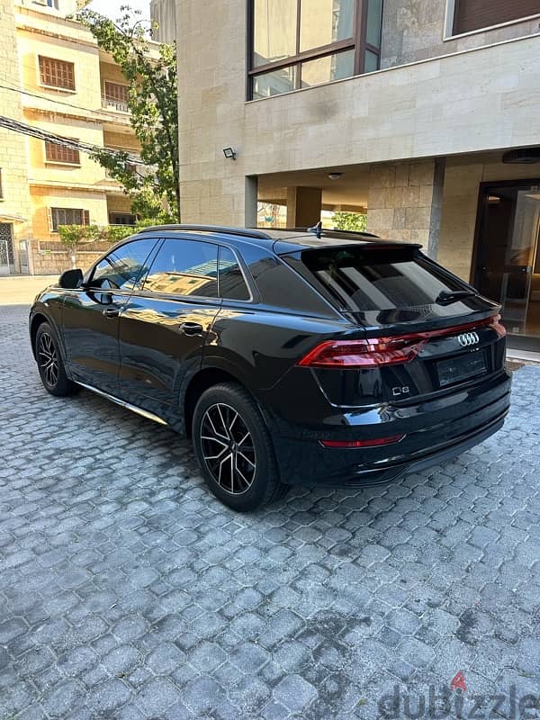 Audi Q8 Quattro Premium Plus 2019 black on black (clean carfax) 3