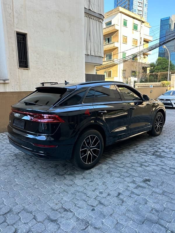 Audi Q8 Quattro Premium Plus 2019 black on black (clean carfax) 4