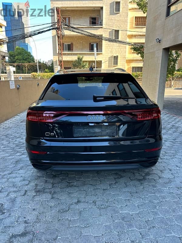 Audi Q8 Quattro Premium Plus 2019 black on black (clean carfax) 5