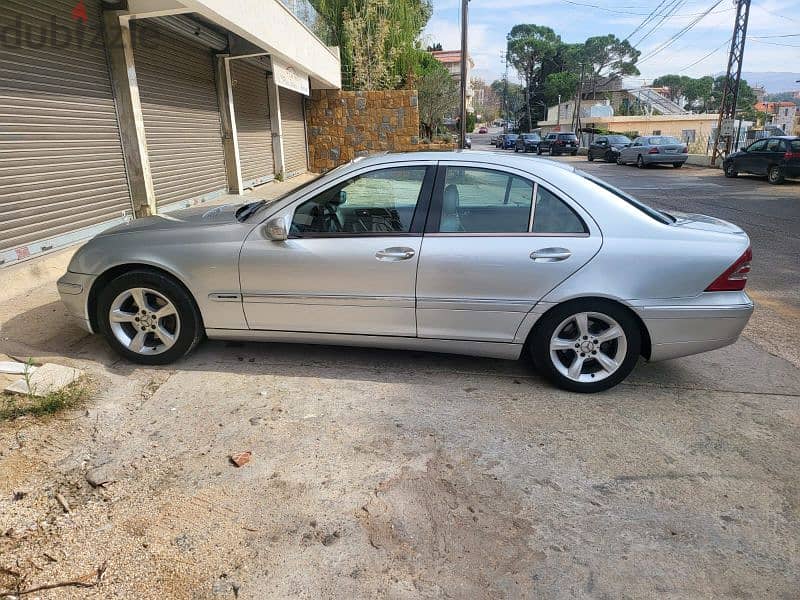 Mercedes-Benz C-Class 2004 10