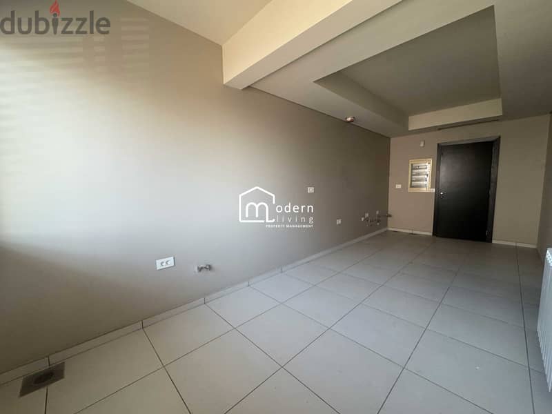 250 Sqm + 50 Sqm Garden - Apartment for Sale in Mtayleb 8