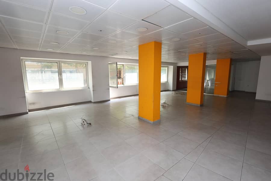 Office 250sqm open space for rent near AUBMC مكتب مساحته 250 متر مربع 1