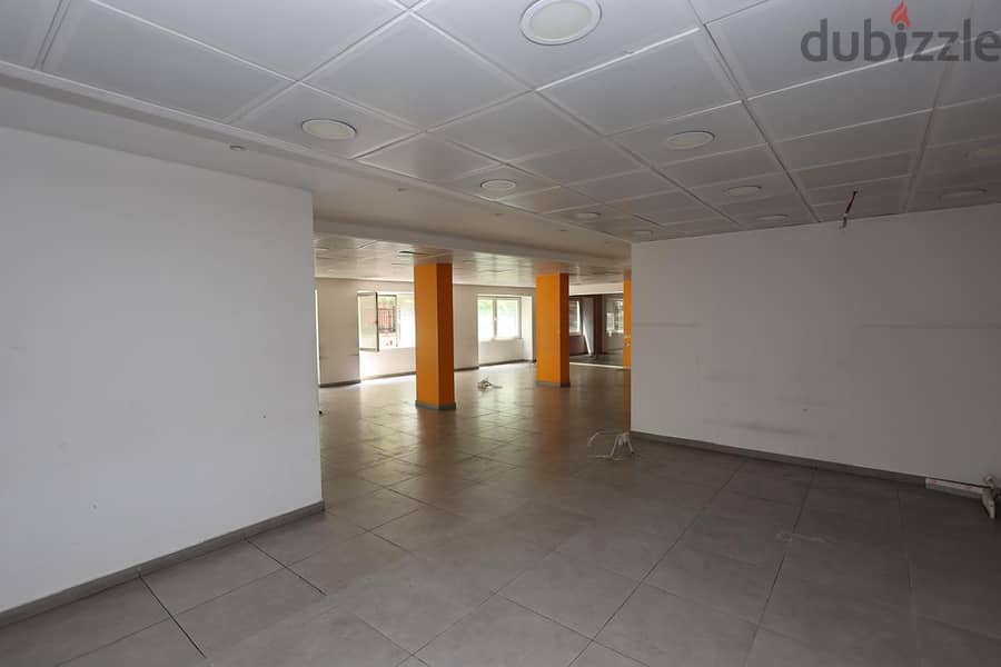 Office 250sqm open space for rent near AUBMC مكتب مساحته 250 متر مربع 4