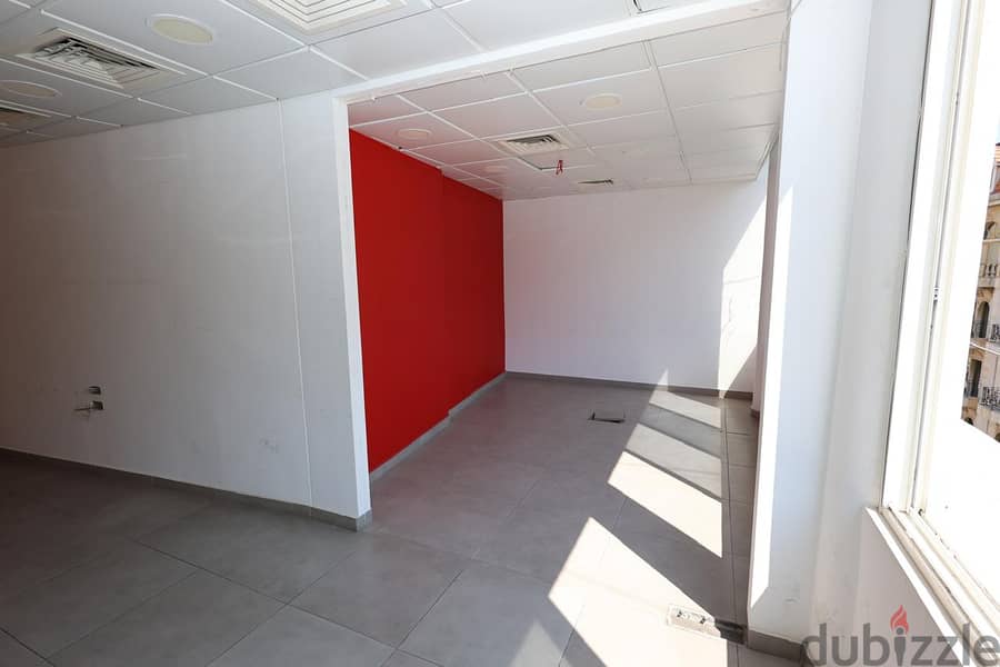 Office 250sqm open space for rent near AUBMC مكتب مساحته 250 متر مربع 5