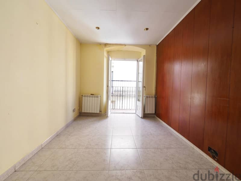 Barcelona building 4 floor need renovation Ideal for Investors PR00261 8