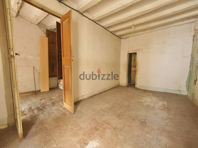 Barcelona building 4 floor need renovation Ideal for Investors PR00261 14