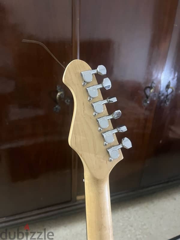 electric guitar with box 4