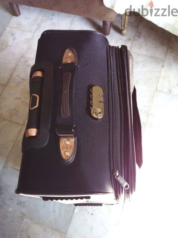 suitcases شنط سفر 1