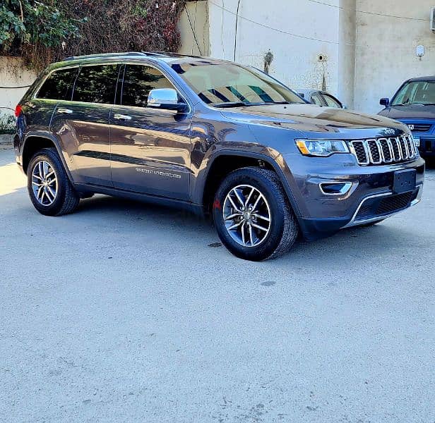 JEEP Grand Cherokee 2017 LIMITED V6 4WD 70000 miles اجنبي شبه جديد 4