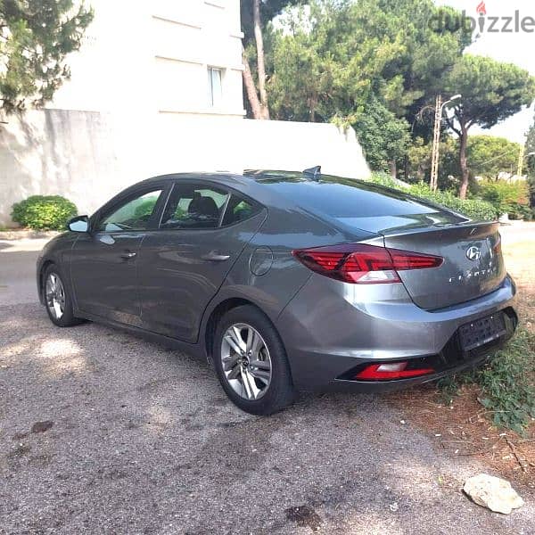 Hyundai Elantra 2019 3