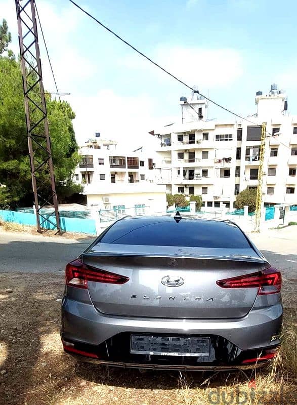 Hyundai Elantra 2019 8