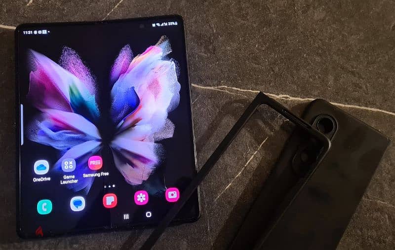 Samsung Galaxy Fold 3 With Box 1