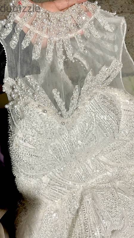 stunning wedding dress with a stunning matching  long veil 2