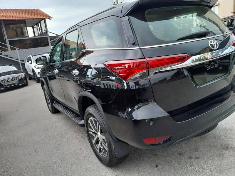 Toyota Fortuner 2020 3