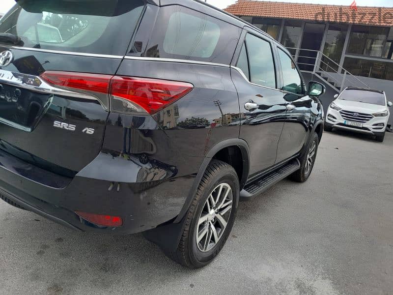 Toyota Fortuner 2020 4