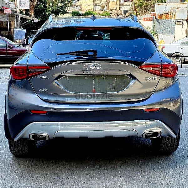 ONE OF A KIND INFINITI QX30 AWD 2017 Luxury edition full 87000 miles 2