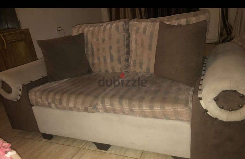 غرفة قعده ٤ قطع خشب مرتب موجوده بزغرتا سعره 175$ 2