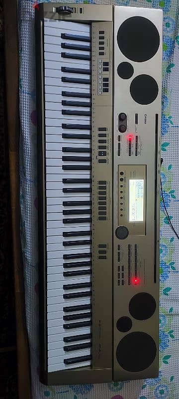 Casio AT5 in mint condition working perfectly 0