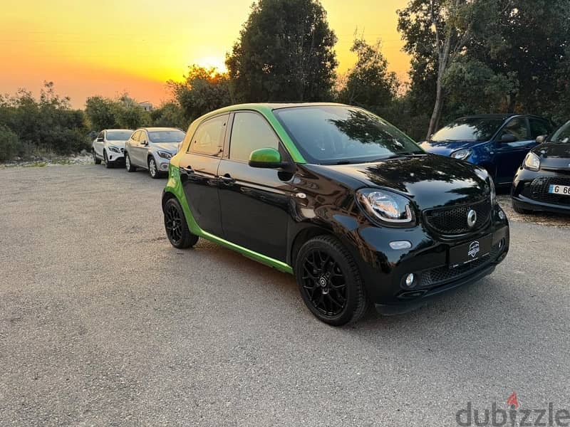 Smart forfour electric EQ 2017 prime german car full options! 0