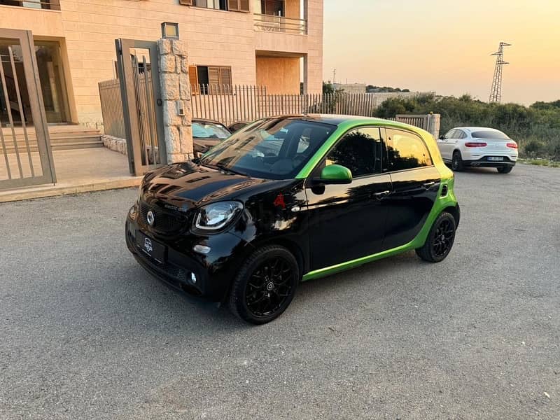 Smart forfour electric EQ 2017 prime german car full options! 10