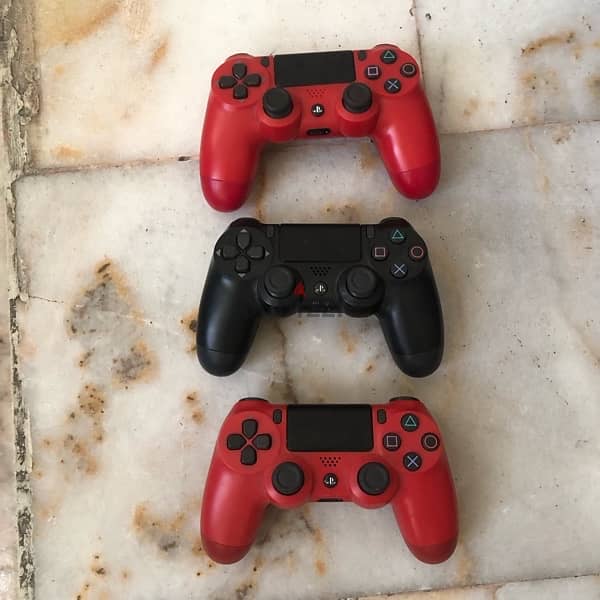 ps4 1t with 3 controllers not opened 1