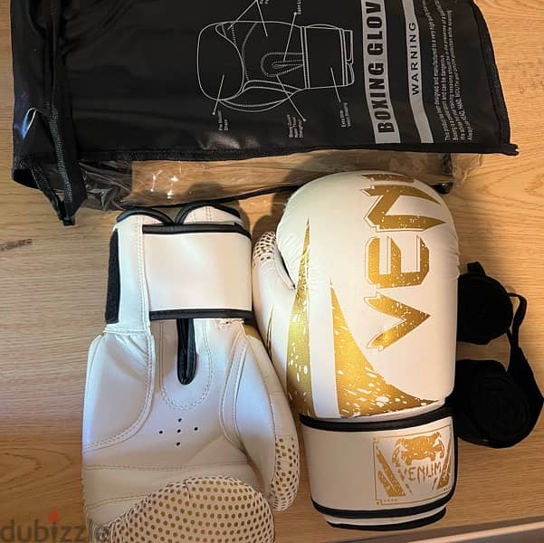 12oz VENUM boxing gloves with straps PERFECT CONDITION! 0