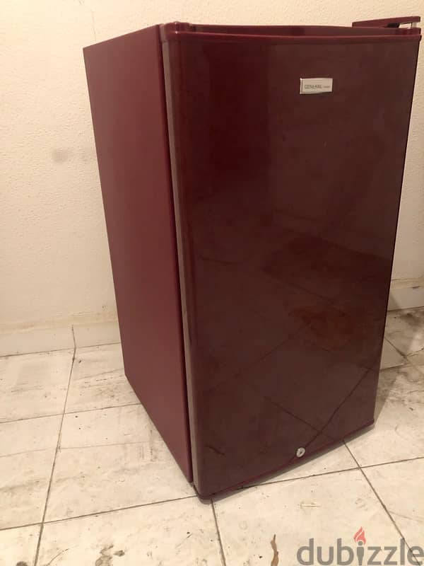 small refrigerator in excellent condition. 100$ 1