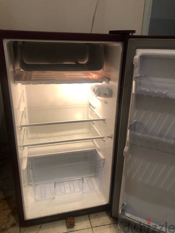 small refrigerator in excellent condition. 100$ 5