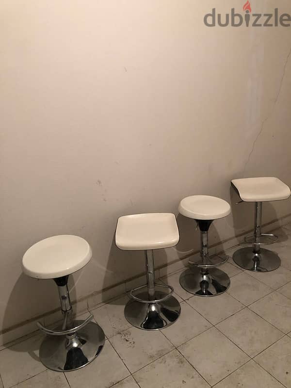 4 bar stools / bar chairs . 160$ 1