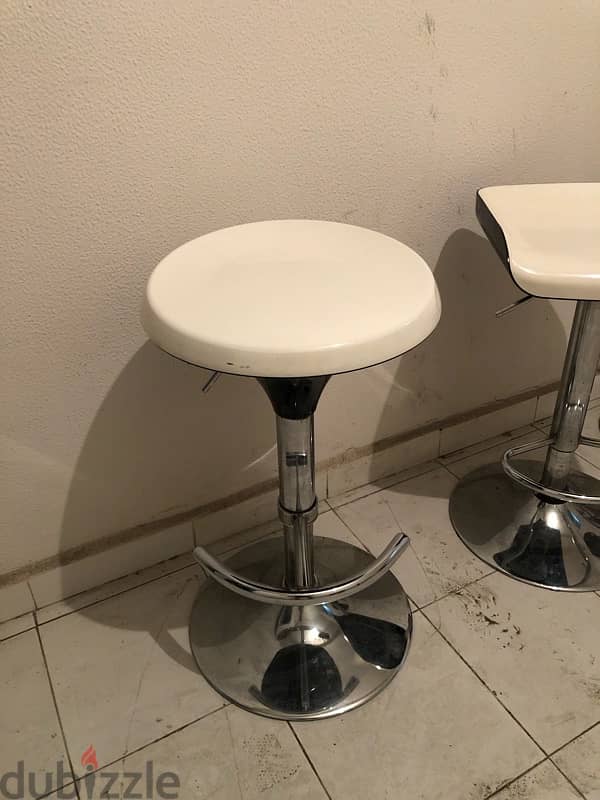 4 bar stools / bar chairs . 160$ 2